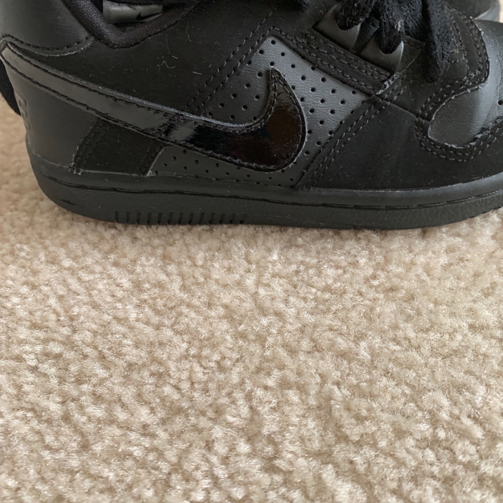 Nike - Picture 3 of 6